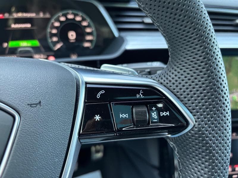 Audi Q8 e-tron S-line - 18