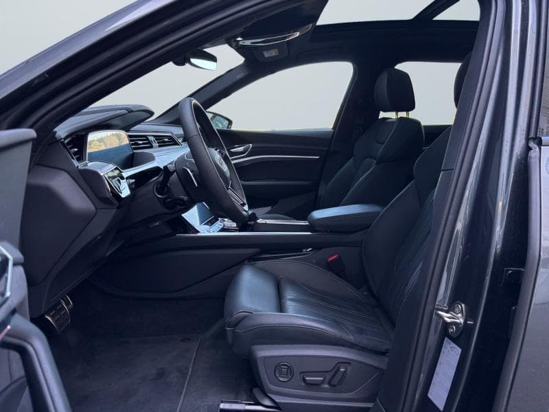Audi Q8 e-tron S-line - 12