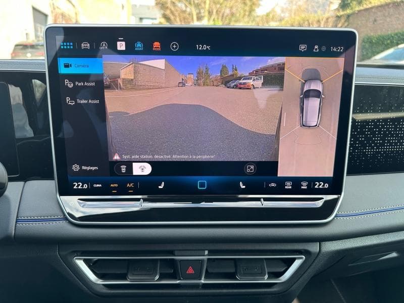 Volkswagen Tiguan R-LINE*BOITE AUTO*CAMERA 360*ATTACHE REMORQUE+++ - 14