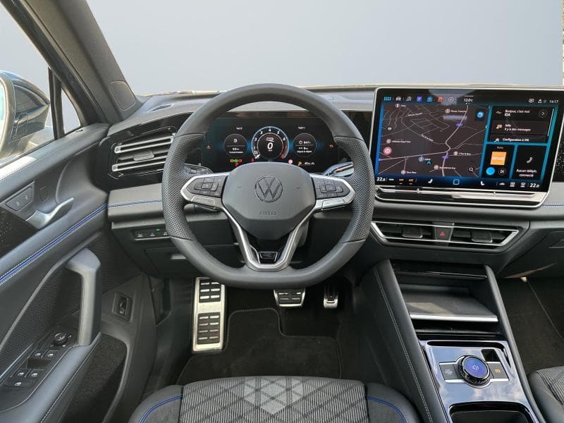 Volkswagen Tiguan R-LINE*BOITE AUTO*CAMERA 360*ATTACHE REMORQUE+++ - 10