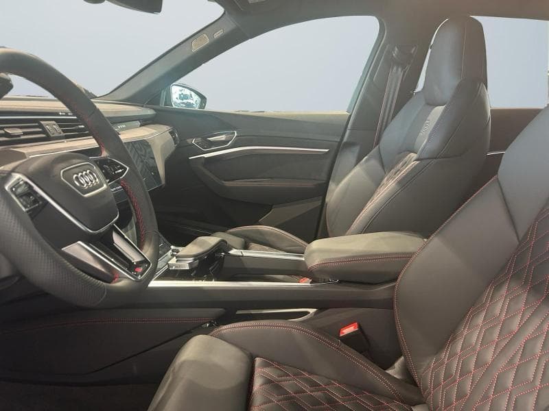 Audi Q8 e-tron 55 E-tron - 4