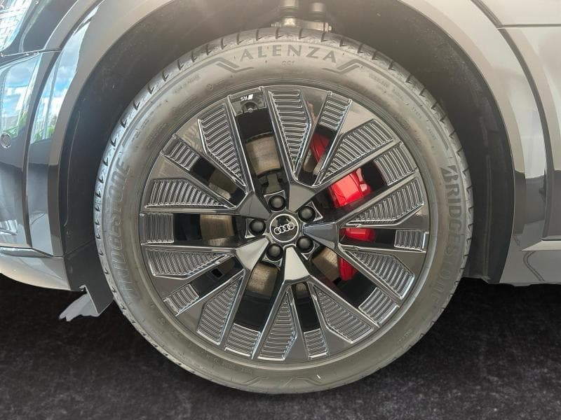 Audi Q8 e-tron 55 E-tron - 5