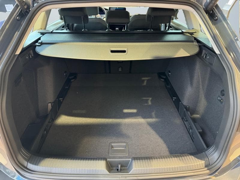 Volkswagen Golf Variant Life Business - 12