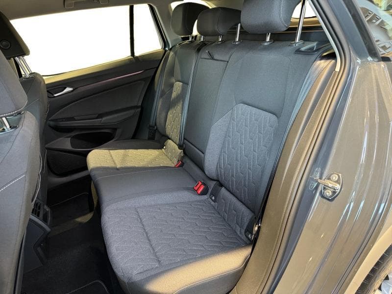 Volkswagen Golf Variant Life Business - 11