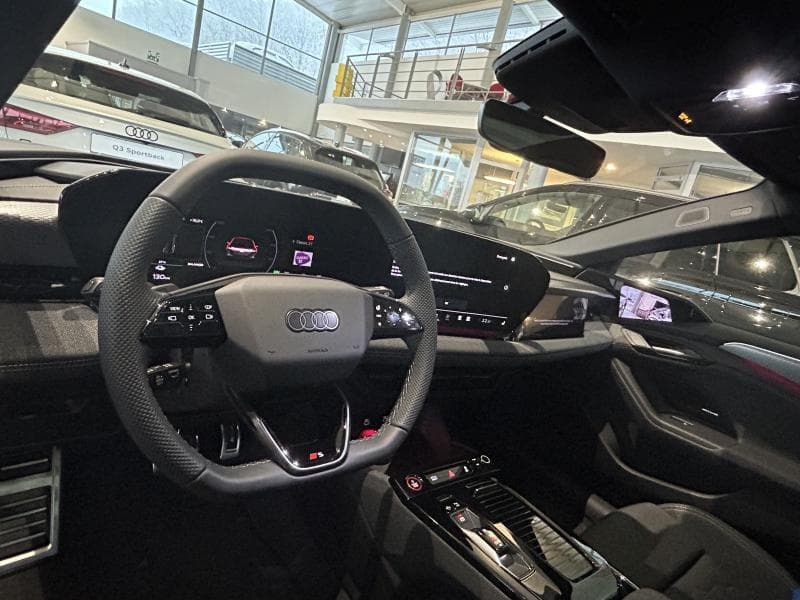 Audi A6 e-tron Edition one | 367 CV electrique | Camera | Toit pano | Attache remorque | Carplay | kms evolutifs - 16