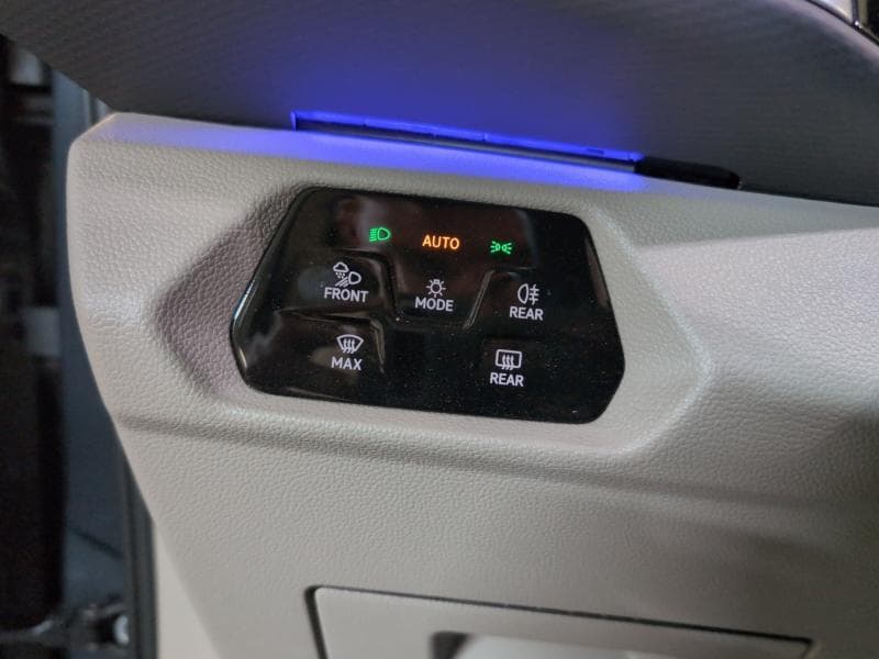 Volkswagen Multivan FAIBLE KMS * 7 PLACES * ATTELAGE * CARPLAY * TVA - 26