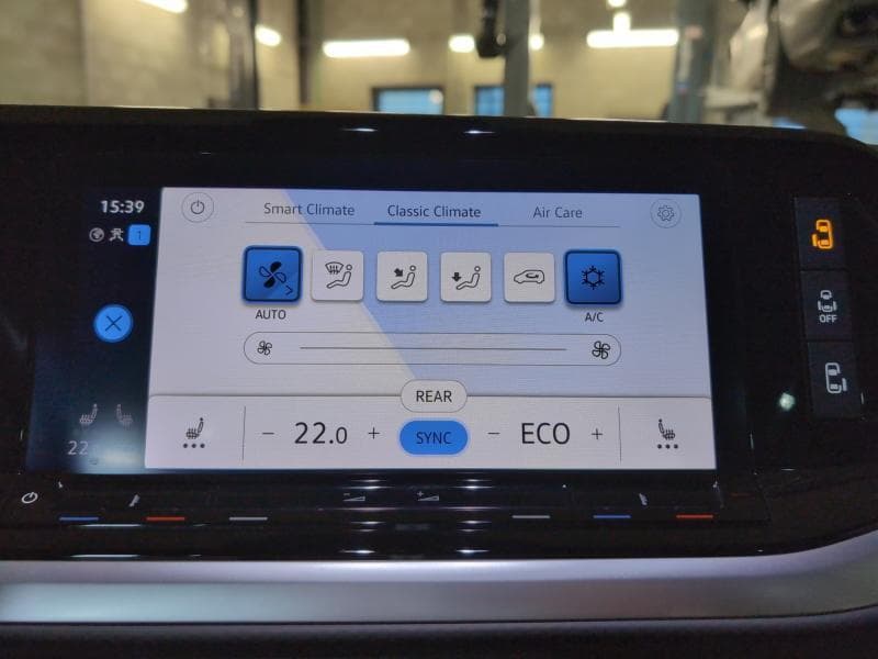 Volkswagen Multivan FAIBLE KMS * 7 PLACES * ATTELAGE * CARPLAY * TVA - 21