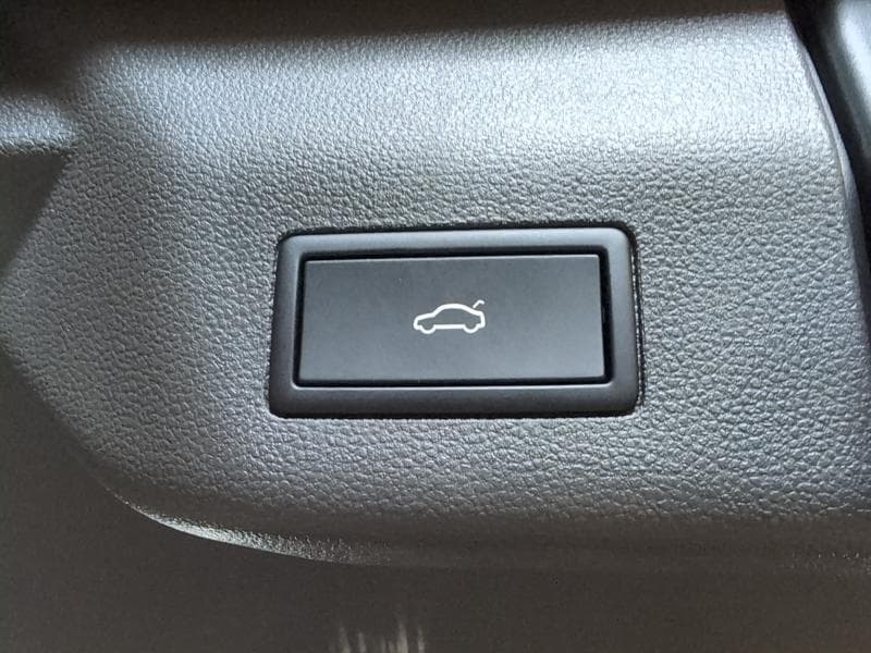 Volkswagen Multivan FAIBLE KMS * 7 PLACES * ATTELAGE * CARPLAY * TVA - 28