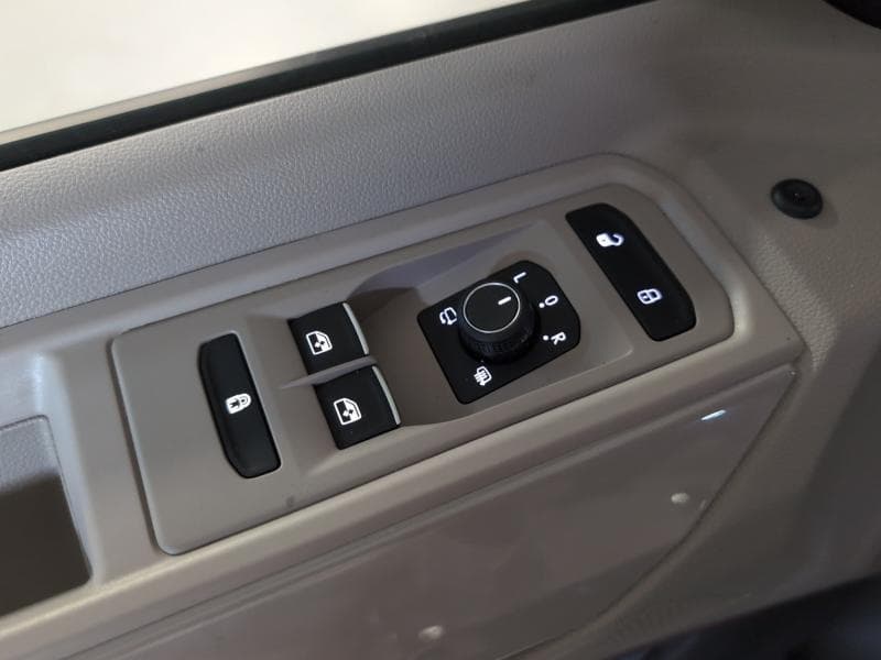 Volkswagen Multivan FAIBLE KMS * 7 PLACES * ATTELAGE * CARPLAY * TVA - 25