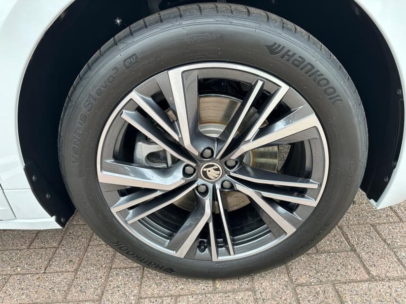 Skoda Enyaq 85 Corporate - 9
