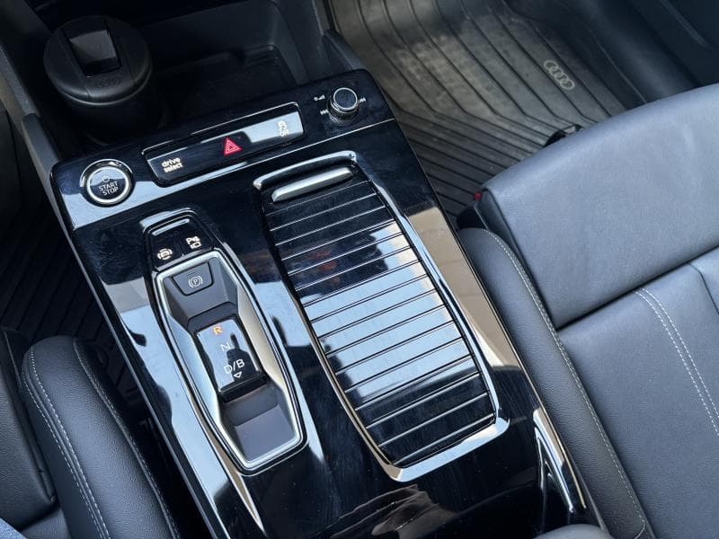 Audi Q6 e-tron S-line int et ext | 387 CV electrique | Camera 360 | GPS | Carplay | Attache remorque | kms evolutifs - 29