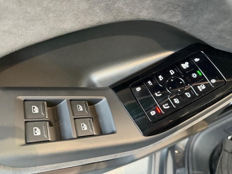 Audi Q6 e-tron Advanced/100KWh 387cv 620Kms WLTP | Quattro | Pneumatique | GPS | Carplay | Caméra 360 | Capteurs AV+AR | Toit ouvrant pano | Sièges AV chauffants | Clim auto | Cuir | Virtual Cockpit | Led Matrix - 16