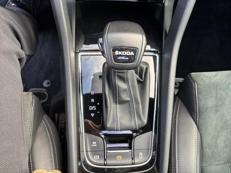 Skoda Karoq Sportline | 1.5 tsi 150cv | Boite auto | GPS| Caméra | Toit pano | volant chauffant - 24