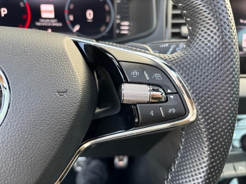 Skoda Karoq Sportline | 1.5 tsi 150cv | Boite auto | GPS| Caméra | Toit pano | volant chauffant - 19