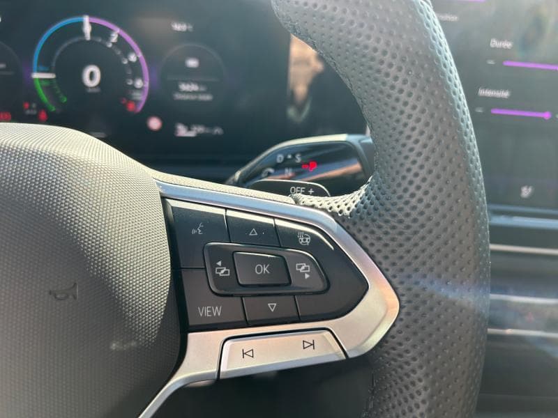 Volkswagen Tiguan R-Line Business Premium - 26