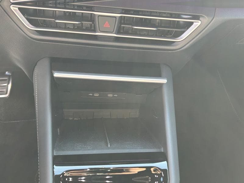 Volkswagen Tiguan R-Line Business Premium - 24