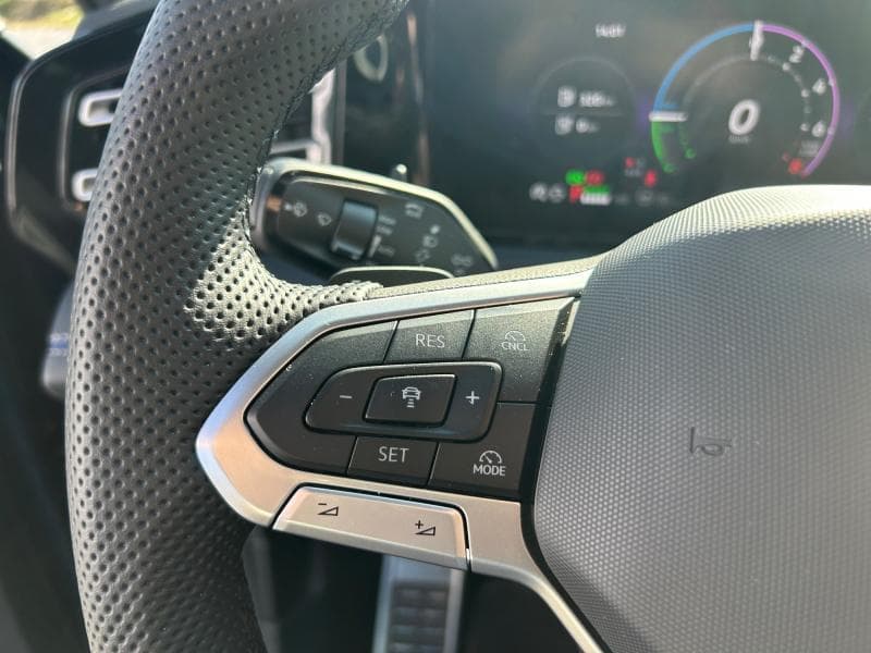 Volkswagen Tiguan R-Line Business Premium - 27