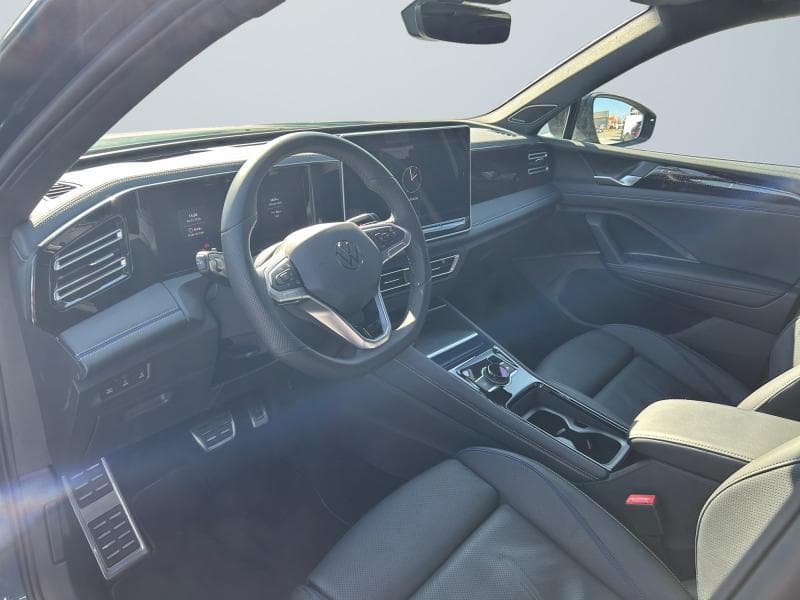 Volkswagen Tiguan R-Line Business Premium - 4