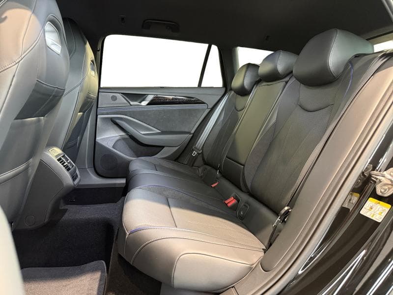 Volkswagen Passat Variant R-Line Business Premium - 13