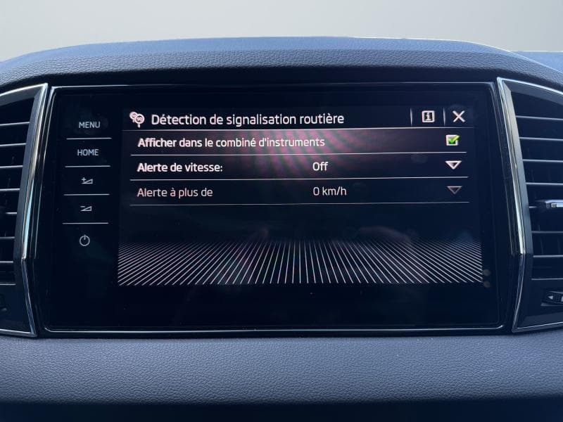 Skoda Karoq Style | 2.0 TDI 115cv | Caméra360 | Carplay | GPS | Attelage - 21