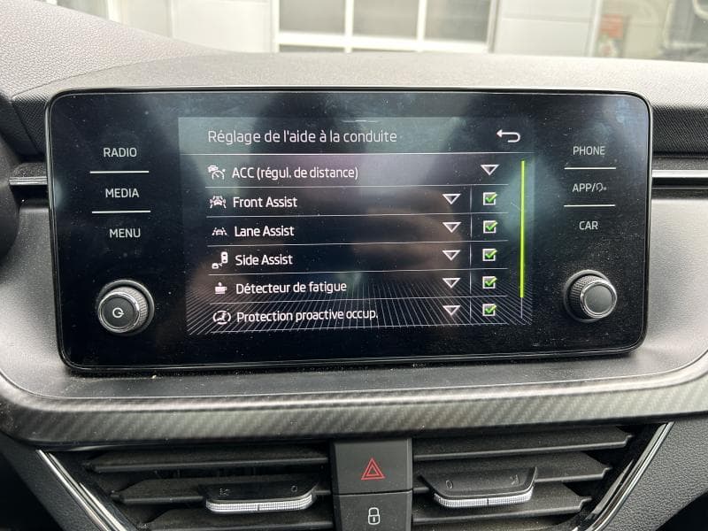 Skoda Kamiq Monte Carlo | 1.0 TSI 95cv | Carplay | Toit pano | Attelage | Sièges Av chauffants - 24