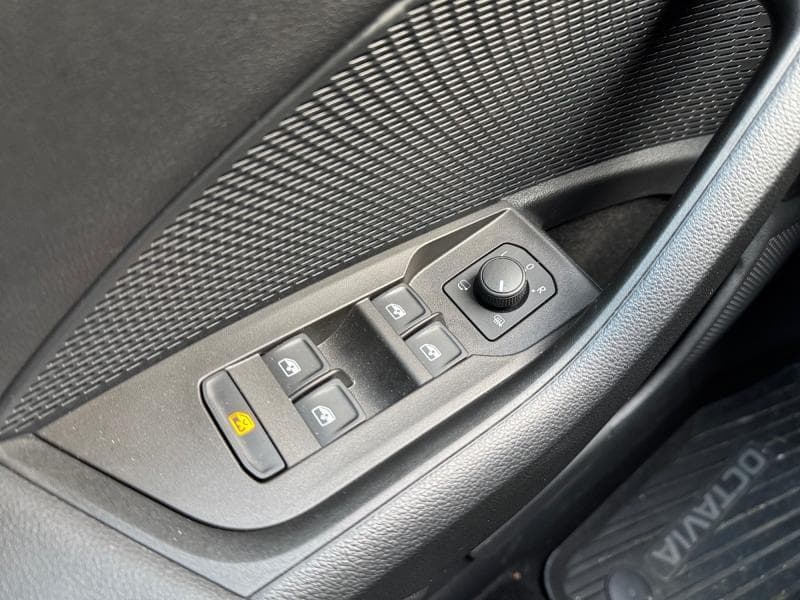 Skoda Octavia Sportline | 1.4 TSI Plug-In 204cv | Carplay | Caméra | Toit pano | GPS - 13