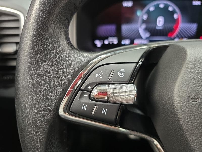 Skoda Karoq Ambition | 1.0 TSi 110cv | Carplay | Camera | Sieges Chauff | Volant Chauff - 16
