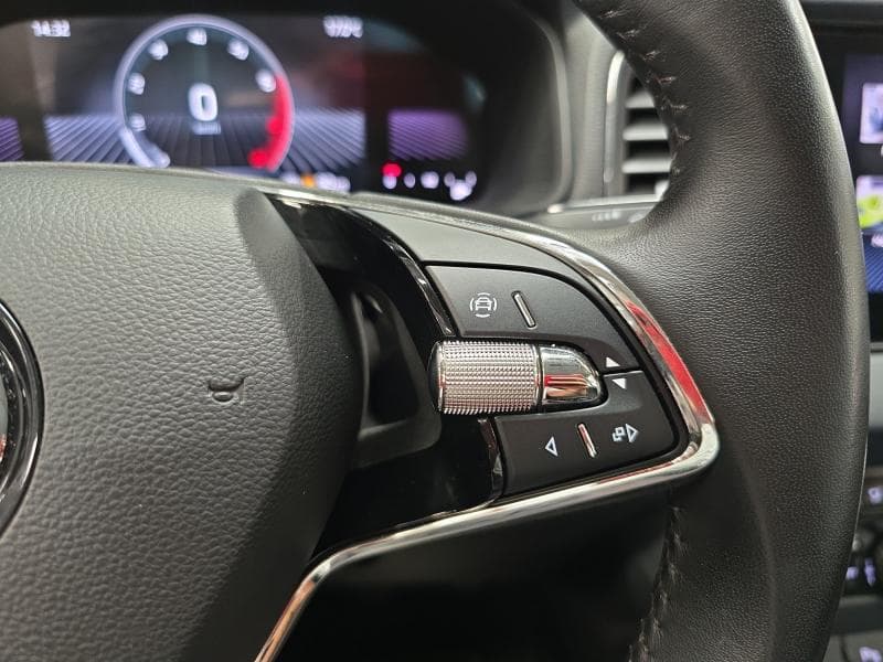 Skoda Karoq Ambition | 1.0 TSi 110cv | Carplay | Camera | Sieges Chauff | Volant Chauff - 17