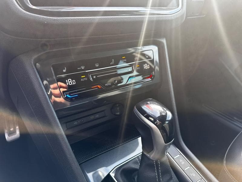 Volkswagen Tiguan R-Line | 1.5 TSI 150cv | Carplay | Caméra | Attelage | Sièges Av chauffants - 22