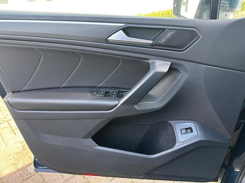 Volkswagen Tiguan R-Line | 1.5 TSI 150cv | Carplay | Caméra | Attelage | Sièges Av chauffants - 33