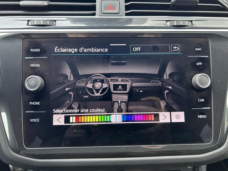 Volkswagen Tiguan R-Line int/ext | 1.5 TSI 150 CV | Boite auto | Camera | Sieges av et volant chauff | Tout ouv et pano - 24