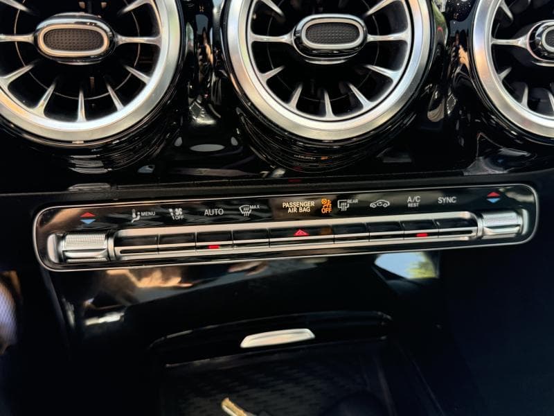 Mercedes-Benz CLA 200 Pack AMG | Boite auto | GPS | Caméra | Toit pano | Capteurs Av/Ar | Attelage - 24