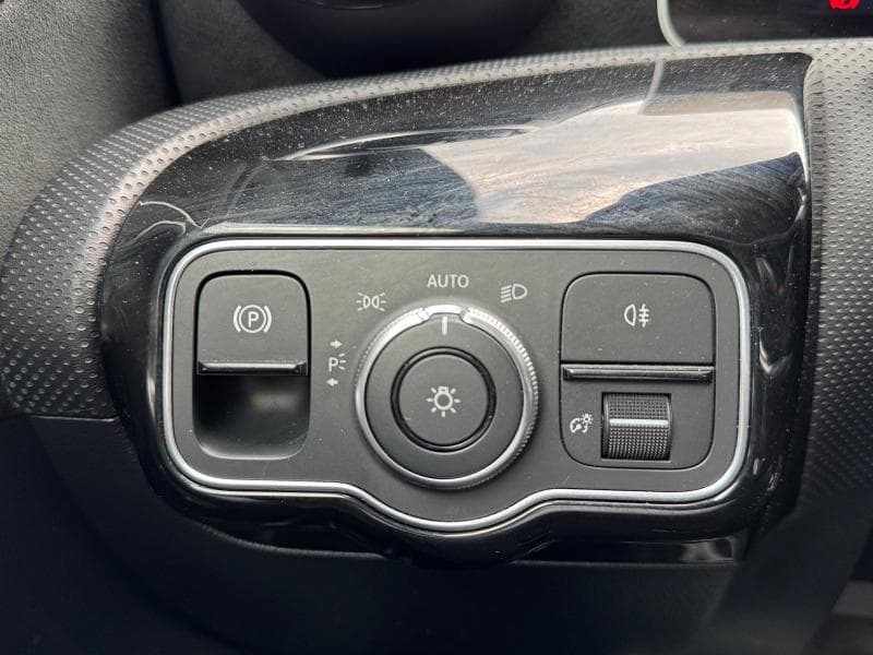 Mercedes-Benz A 160 Pack AMG | 1.3 109 CV | GPS | Caméra | Toit ouvrant | Capteurs Av/Ar - 14