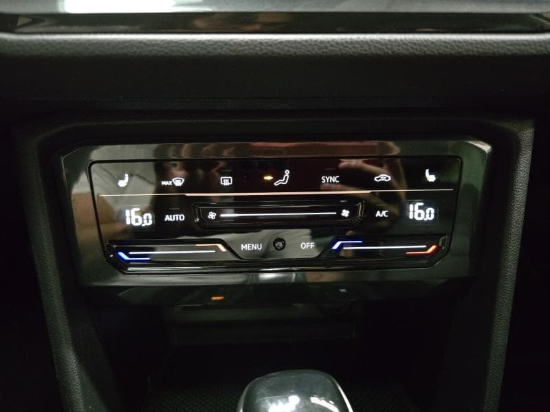 Volkswagen Tiguan Life | 2.0 TDI 150cv | Carplay | Caméra360 | GPS | Sièges Av chauffants - 27