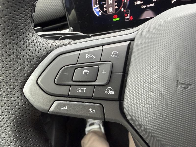 Volkswagen T-Roc R-Line int et ext | 1.5 TSI 150 CV | Boite auto | Phares Matrix | Camera 360 | Sieges av et volant chauffants | + kit hiver | kms evolutifs - 18