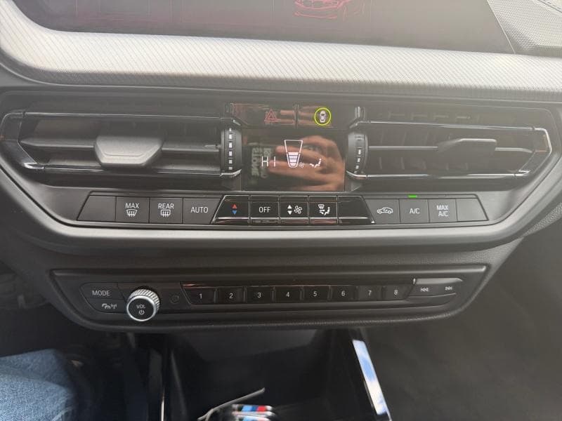 BMW Serie 1 118 Pack M | 1.5 essence 140 cv | Clim auto | carplay | attache | capteur de recul - 23