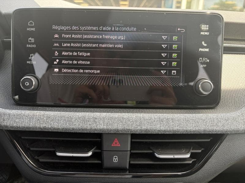 Skoda Kamiq Family | 1.0 TSI 116cv | Carplay | Caméra | Attelage | Sièges Av chauffants - 24