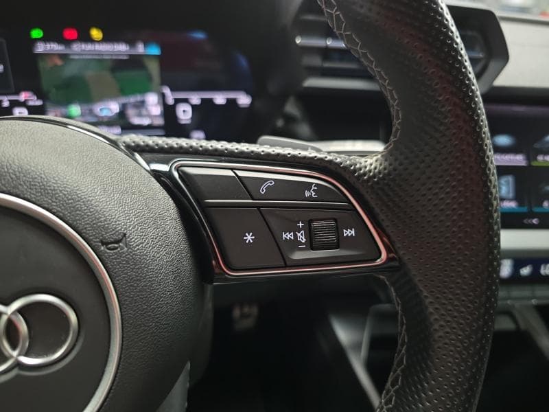 Audi A3 S-Line | 2.0 TDI 150cv | Carplay | Caméra | Attelage | Sièges Av chauffants - 16
