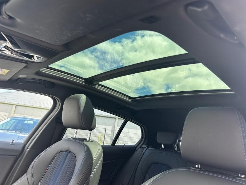 BMW Serie 1 118 Pack M | 1.5i 140cv | GPS | Toit ouvrant | Capteurs Av/Ar | Clim auto - 29