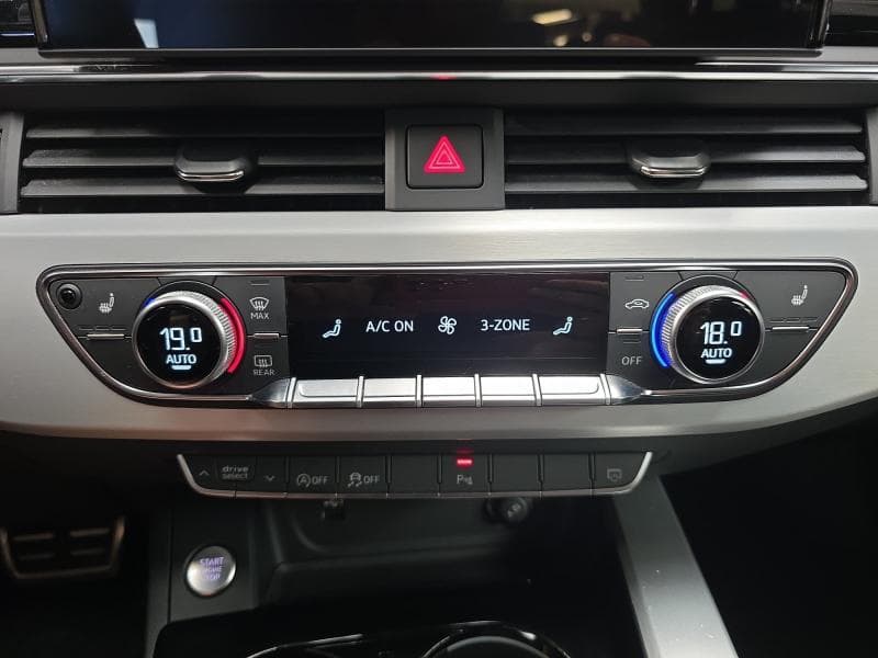 Audi A4 S-Line | 2.0 TDI 136cv | GPS | Camera | Attelage | Toit pano ouvrant - 29