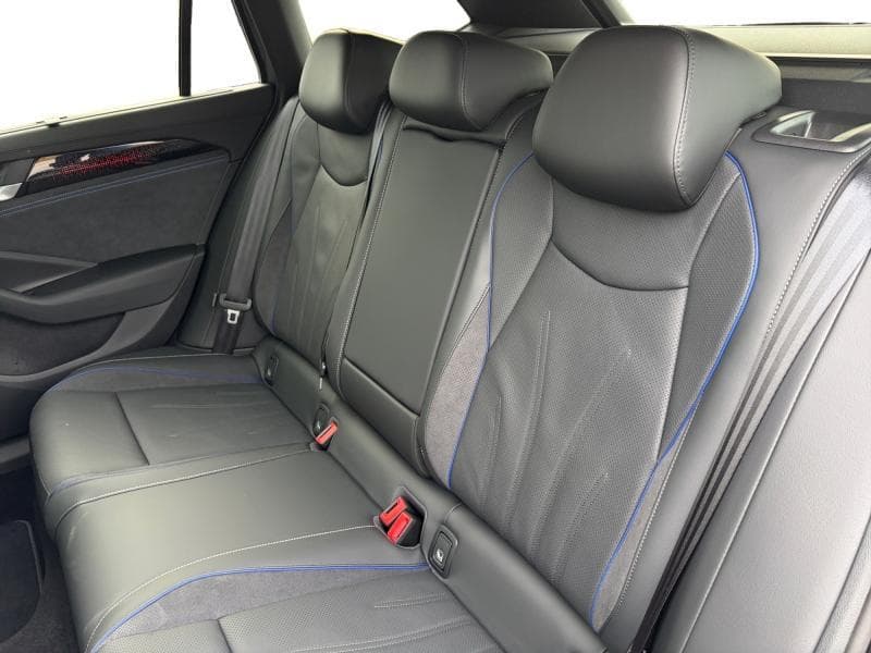 Volkswagen Passat Variant R-Line | 1.5 TSI Plug-in 204cv | Attelage | DCC | Sièges massants| Caméra360 - 12