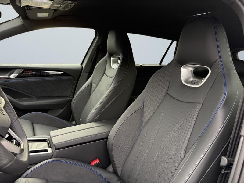 Volkswagen Passat Variant R-Line | 1.5 TSI Plug-in 204cv | Attelage | DCC | Sièges massants| Caméra360 - 15