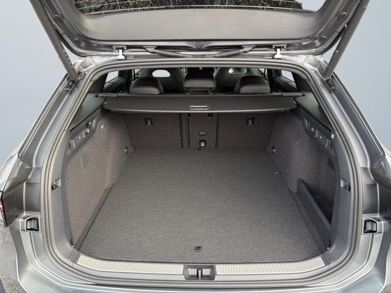 Volkswagen Passat Variant R-Line | 1.5 TSI Plug-in 204cv | Attelage | DCC | Sièges massants| Caméra360 - 7