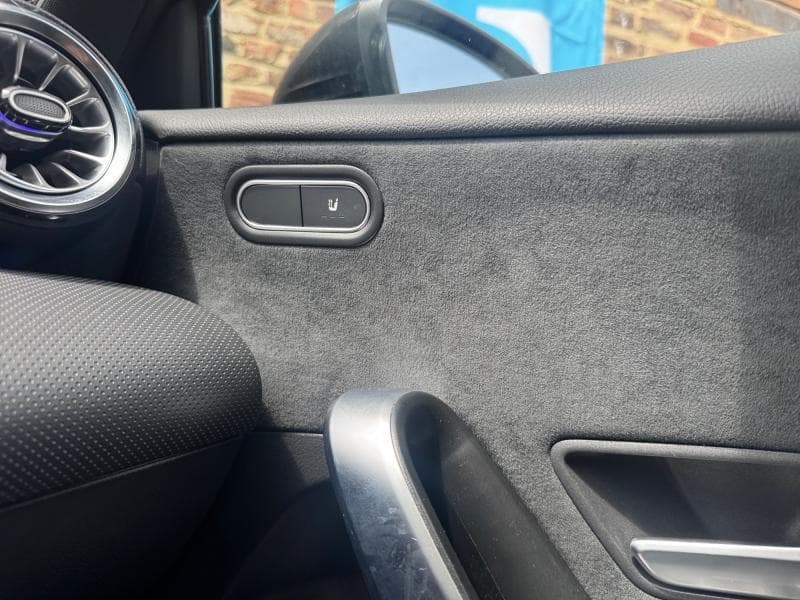 Mercedes-Benz A 220 Pack AMG | 2.0 D 190cv | Carplay | Caméra | Toit ouvrant | GPS - 19