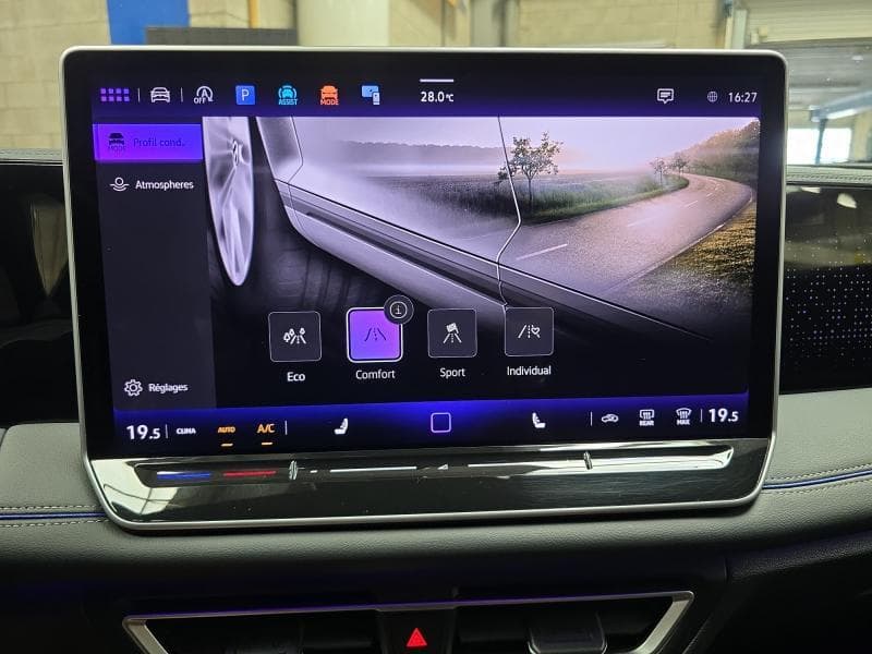 Volkswagen Tiguan R-Line | 1.5 TSI 150 cv | GPS | Caméra | Carplay | Capteurs AV/Ar - 24
