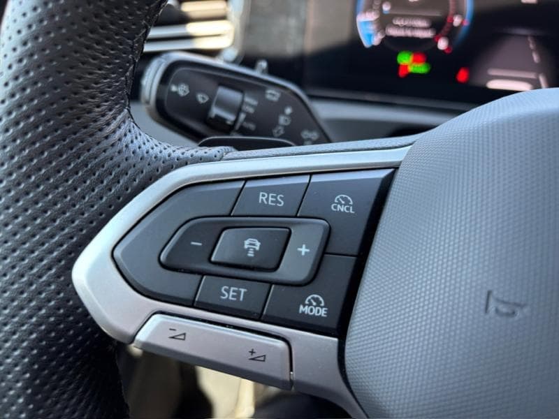 Volkswagen Tiguan R-Line | 1.5 TSI 150cv | Carplay | Caméra | Attelage | Sièges Av chauffants - 15