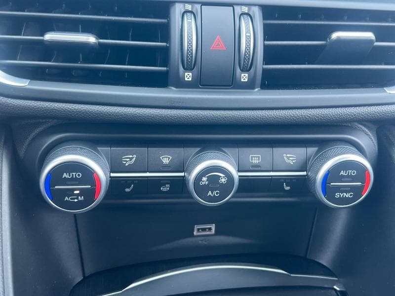 Alfa Romeo Giulia Black Tech | 2.2 TDI 160 CH | CUIR | Caméra | GPS | JA | - 24
