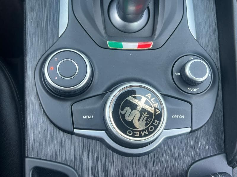 Alfa Romeo Giulia Black Tech | 2.2 TDI 160 CH | CUIR | Caméra | GPS | JA | - 25