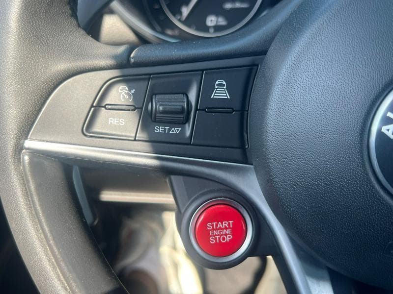 Alfa Romeo Giulia Black Tech | 2.2 TDI 160 CH | CUIR | Caméra | GPS | JA | - 17