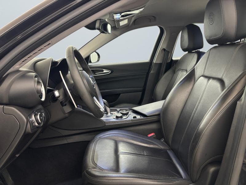 Alfa Romeo Giulia Black Tech | 2.2 TDI 160 CH | CUIR | Caméra | GPS | JA | - 10